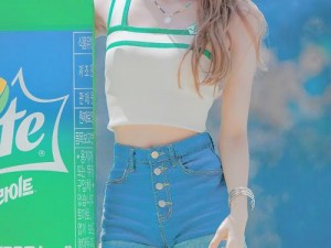 BLACKPINK 成员 Lisa 内场仅剩一条腰链，闪耀钻石尽显奢华高贵