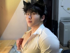 Chinese男男GayFuCK胸肌—Chinese 男男 GayFuCK 胸肌，肌肉碰撞的激情画面